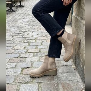 Dolce Vita DV Rango Lug Sole Vegan Suede Leather Wedge/Beige Tan